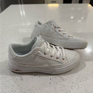 Skechers Arch Fit Tennis Shoes